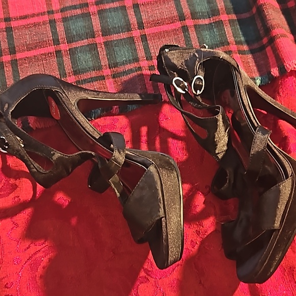 Shoes - Picture 3 of 4